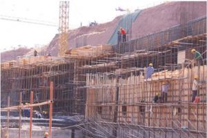 山西建筑公司大瀑布负三层剪力墙模板施工